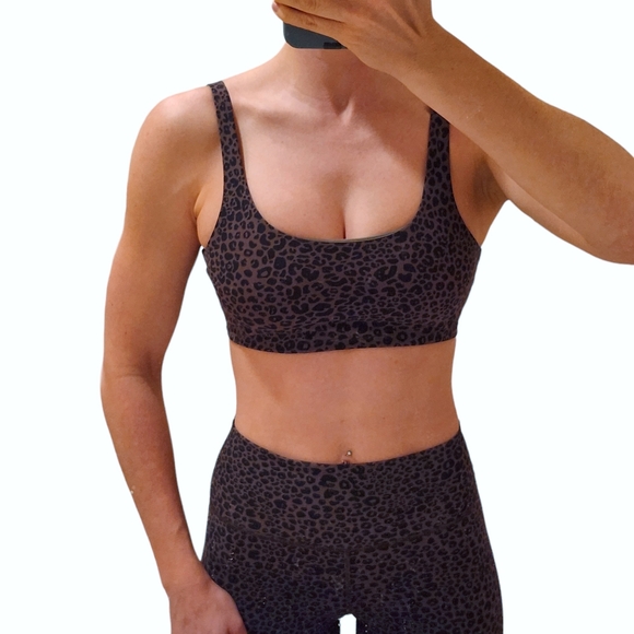 ALO Yoga Vapor High Waist Shorts in Leopard - Picture 6 of 8